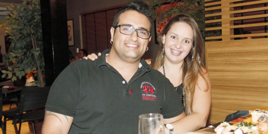 Samir Bittar e Karla Freitas em pose especial para as lentes da coluna noite dessas